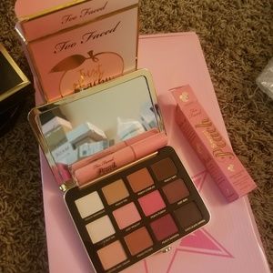 🆕️Too Faced Just Peachy Palette & Lippie 🍑